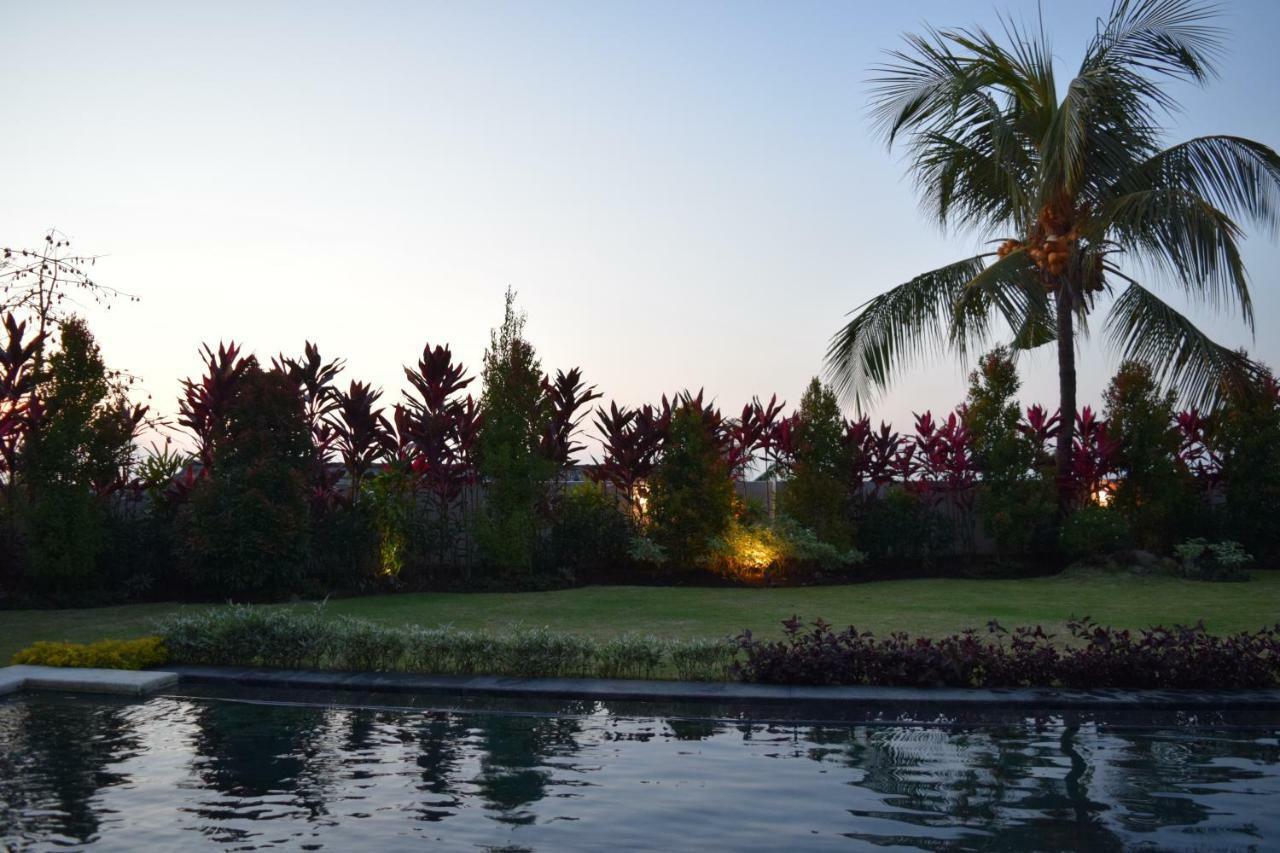 Villa Putih Lovina Exterior foto